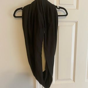 Beyond Yoga Pocket Infinity Scarf